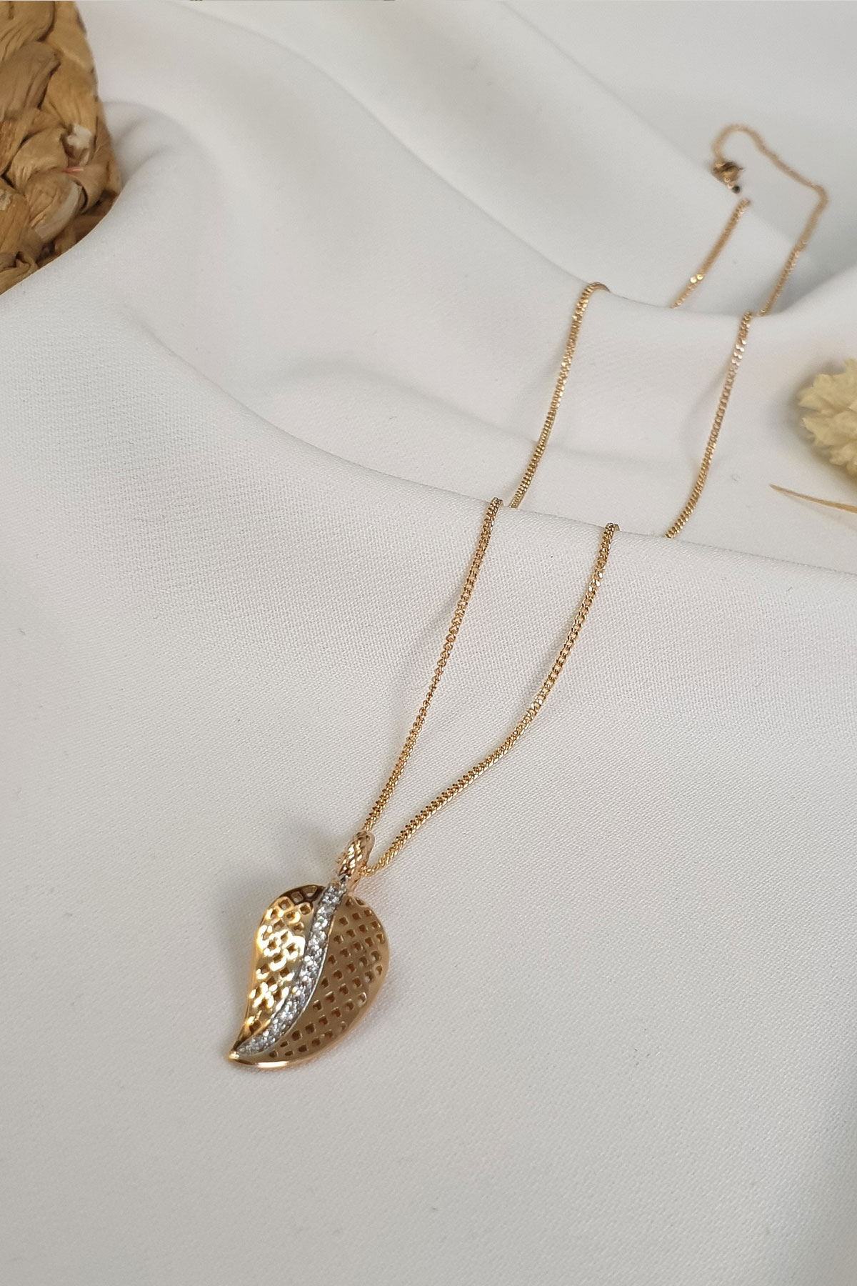 Özel Seri Yaprak Kolye B400