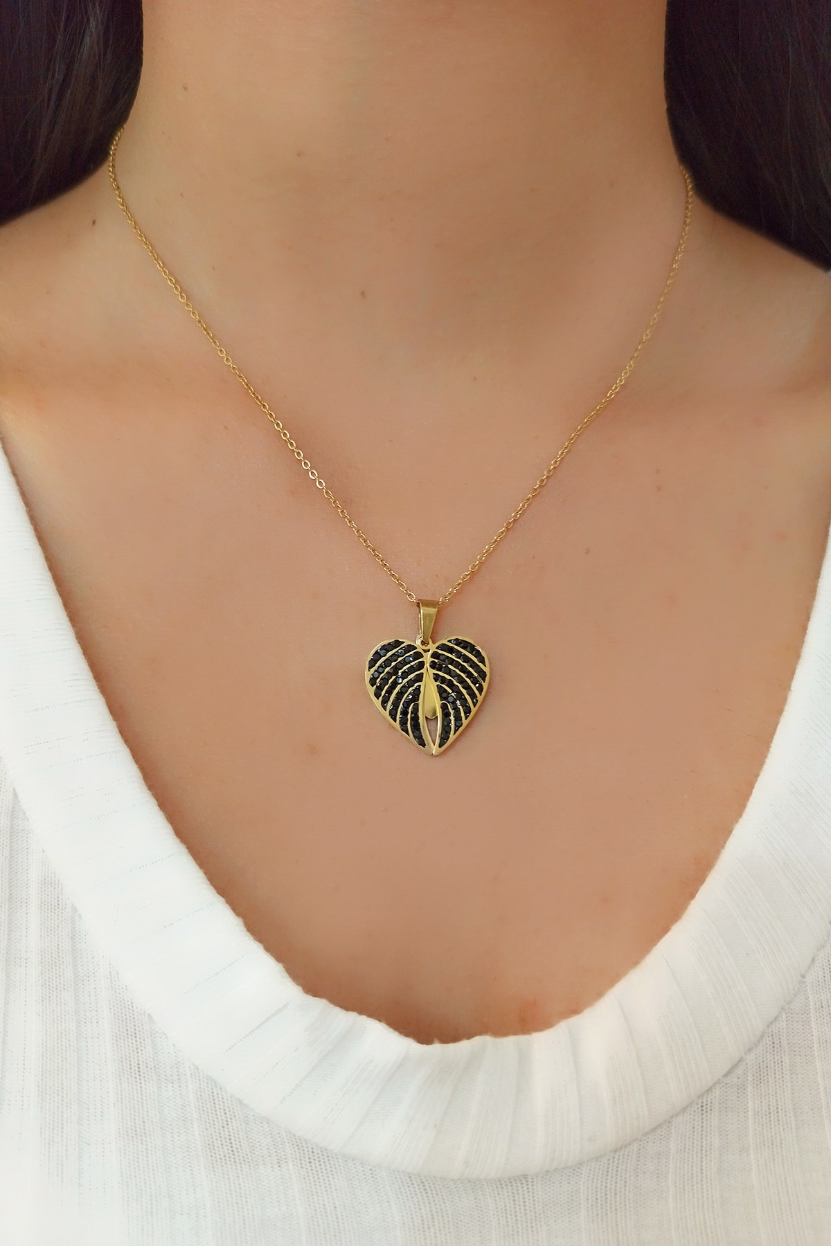 Siyah Taşlı Açılabilir Kanatlı Kalp Kolye B350