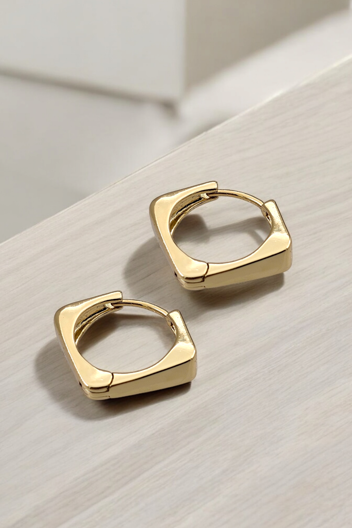 Xuping Renk Atmaz Kare Küpe