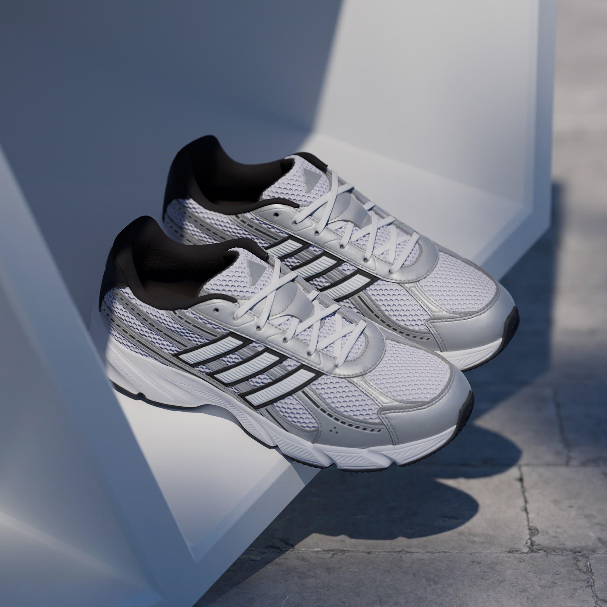 adidas TECHNOCHAOS 2000 Ayakkabı