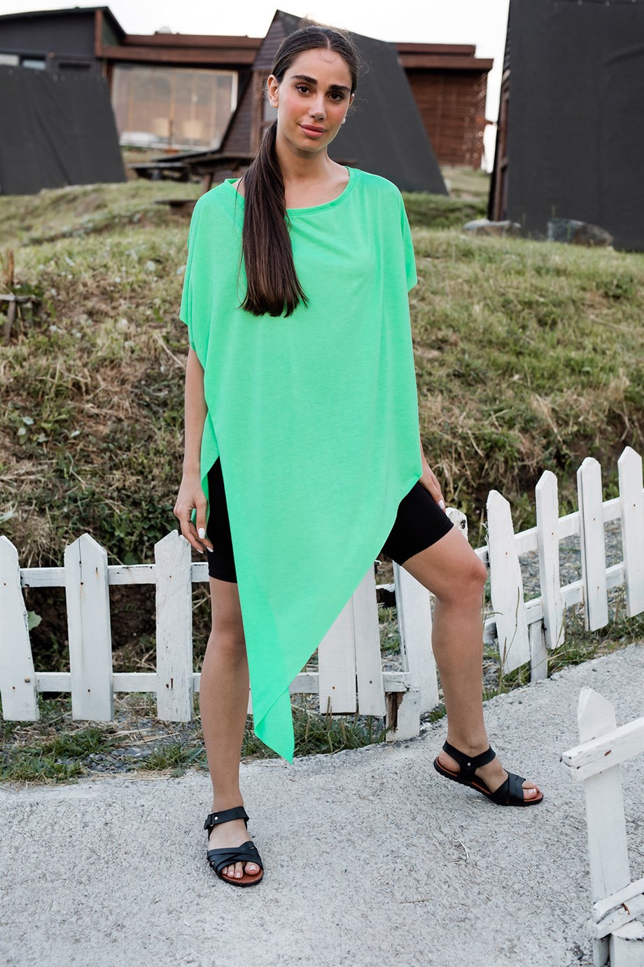 Asimetrik Model Yeşil T-shirt