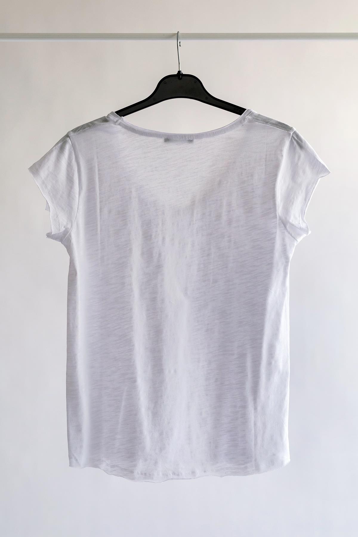 V Yaka Beyaz Basic Flamlı Pamuk T-shirt
