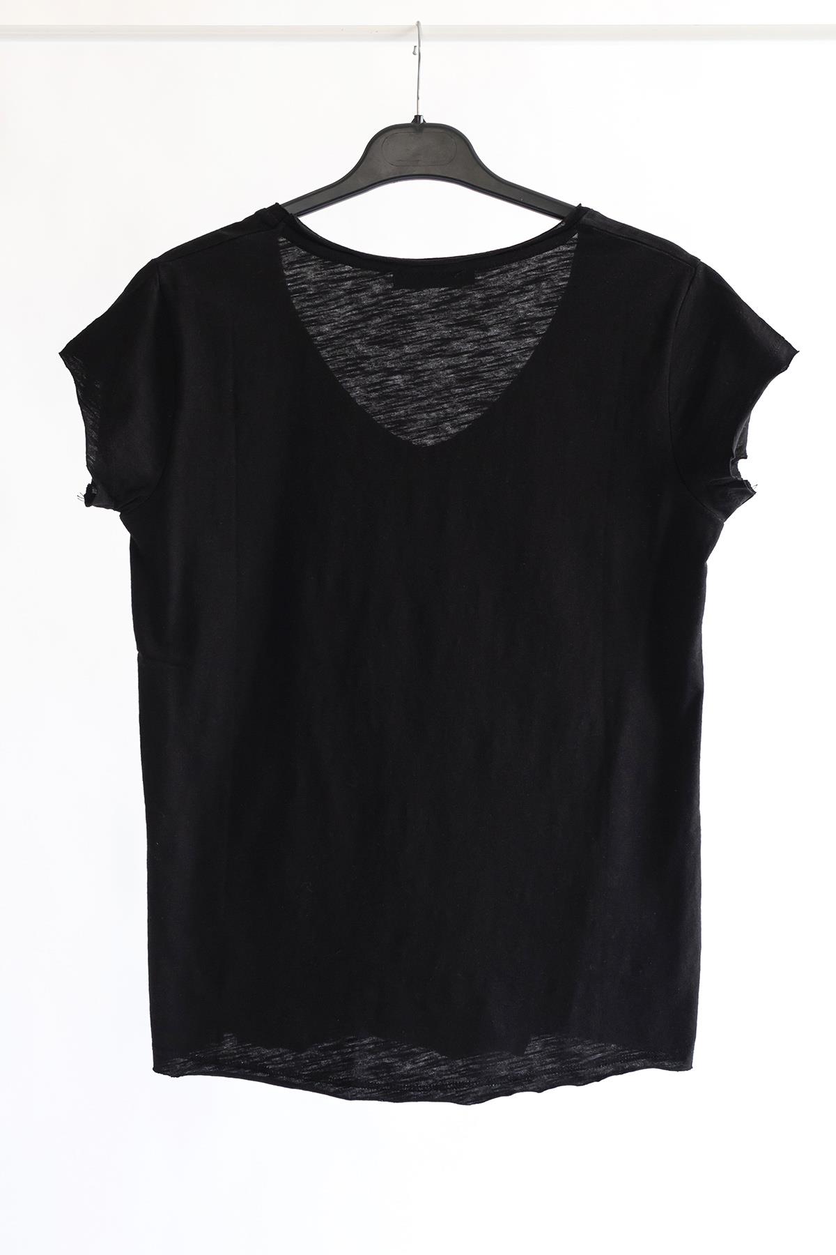 V Yaka Siyah Basic Flamlı Pamuk T-shirt