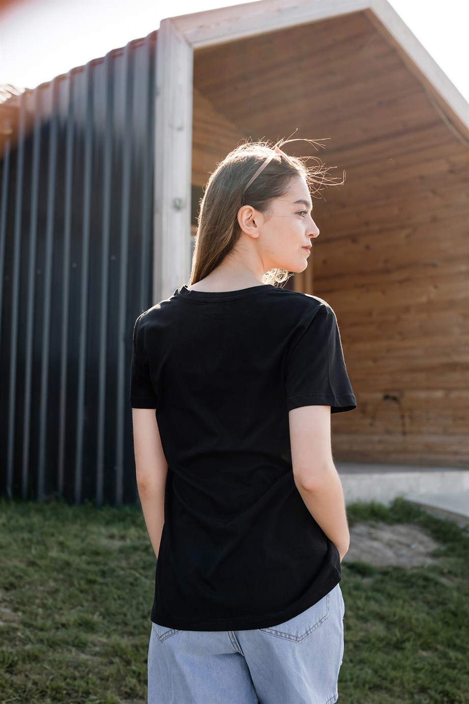 V Yaka Siyah T-shirt