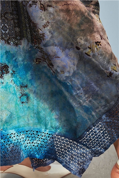 Rahat Kesim Yırtmaçlı Batik Pantolon