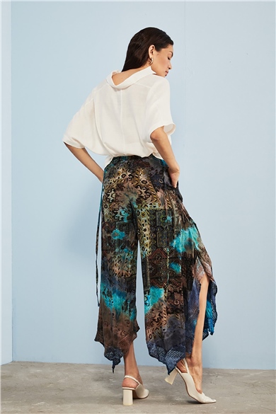 Rahat Kesim Yırtmaçlı Batik Pantolon