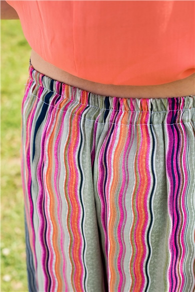 Yırtmaçlı Çizgili Pembe Pantolon