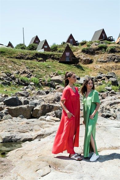Yırtmaçlı Düğmeli Yeşil Elbise