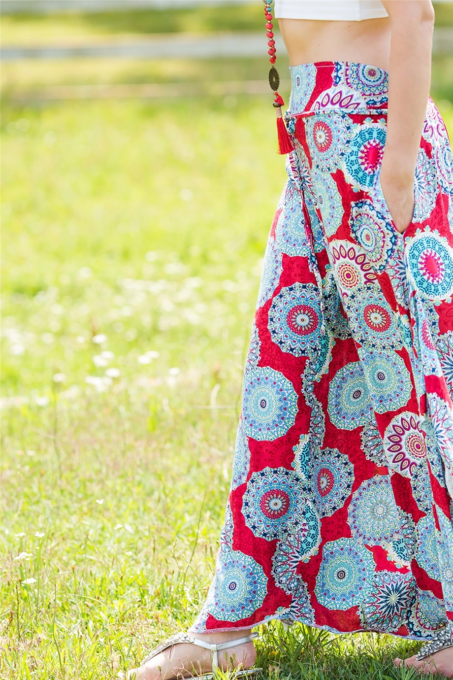 Mandala Desenli Yırtmaçlı Kırmızı Pantolon