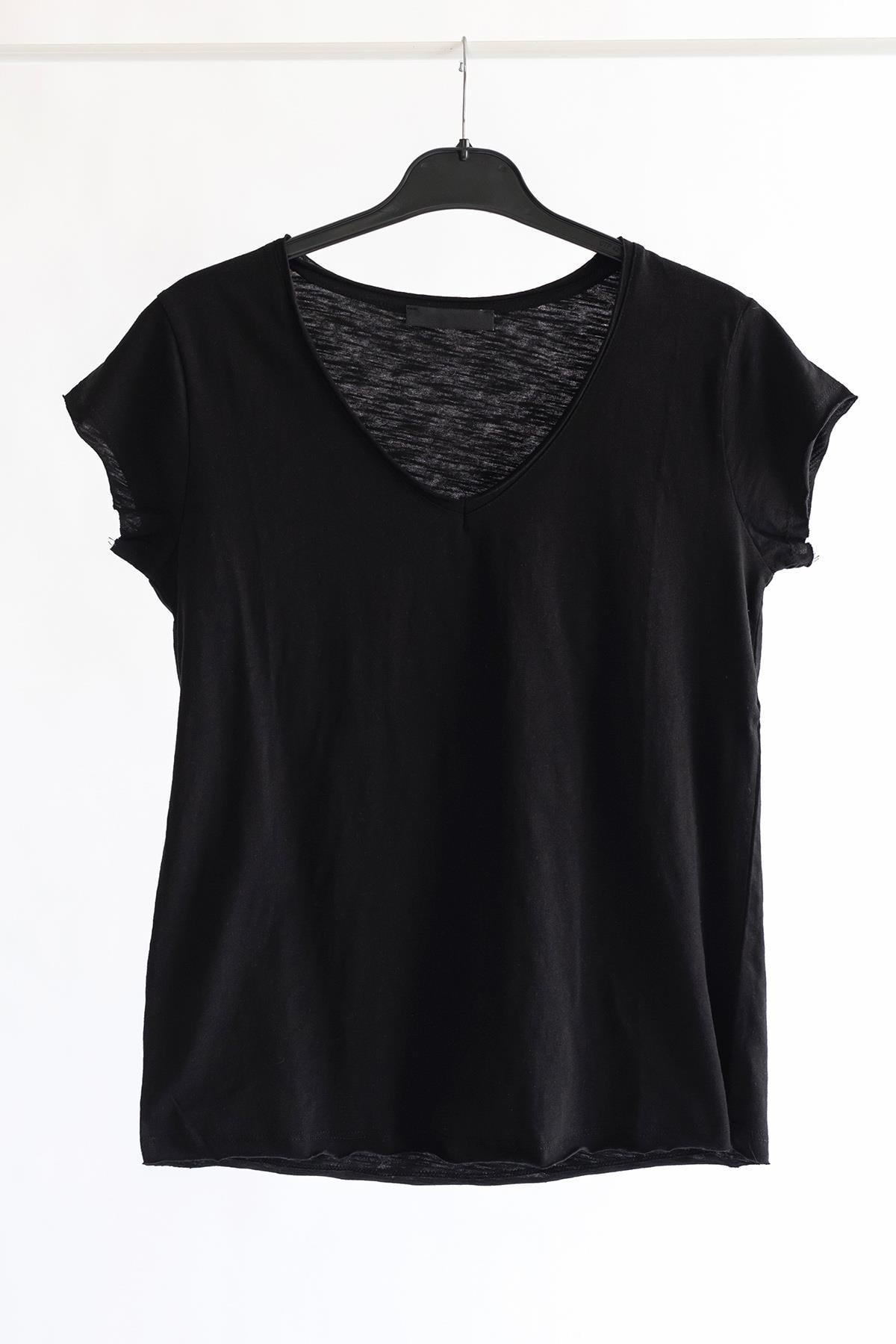 V Yaka Siyah Basic Flamlı Pamuk T-shirt