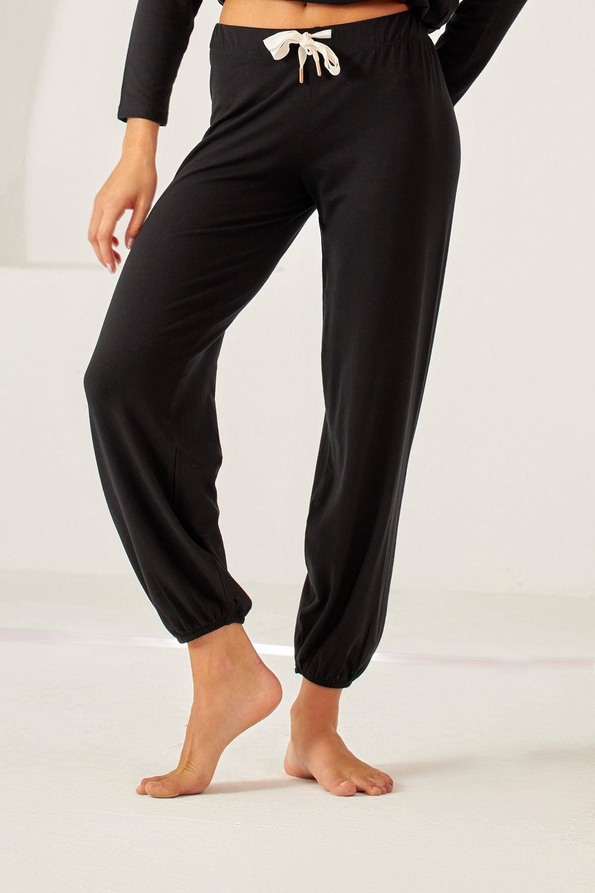 Kadın Siyah Renkli Luxury Büzgülü Paçalı Eşofman Altı