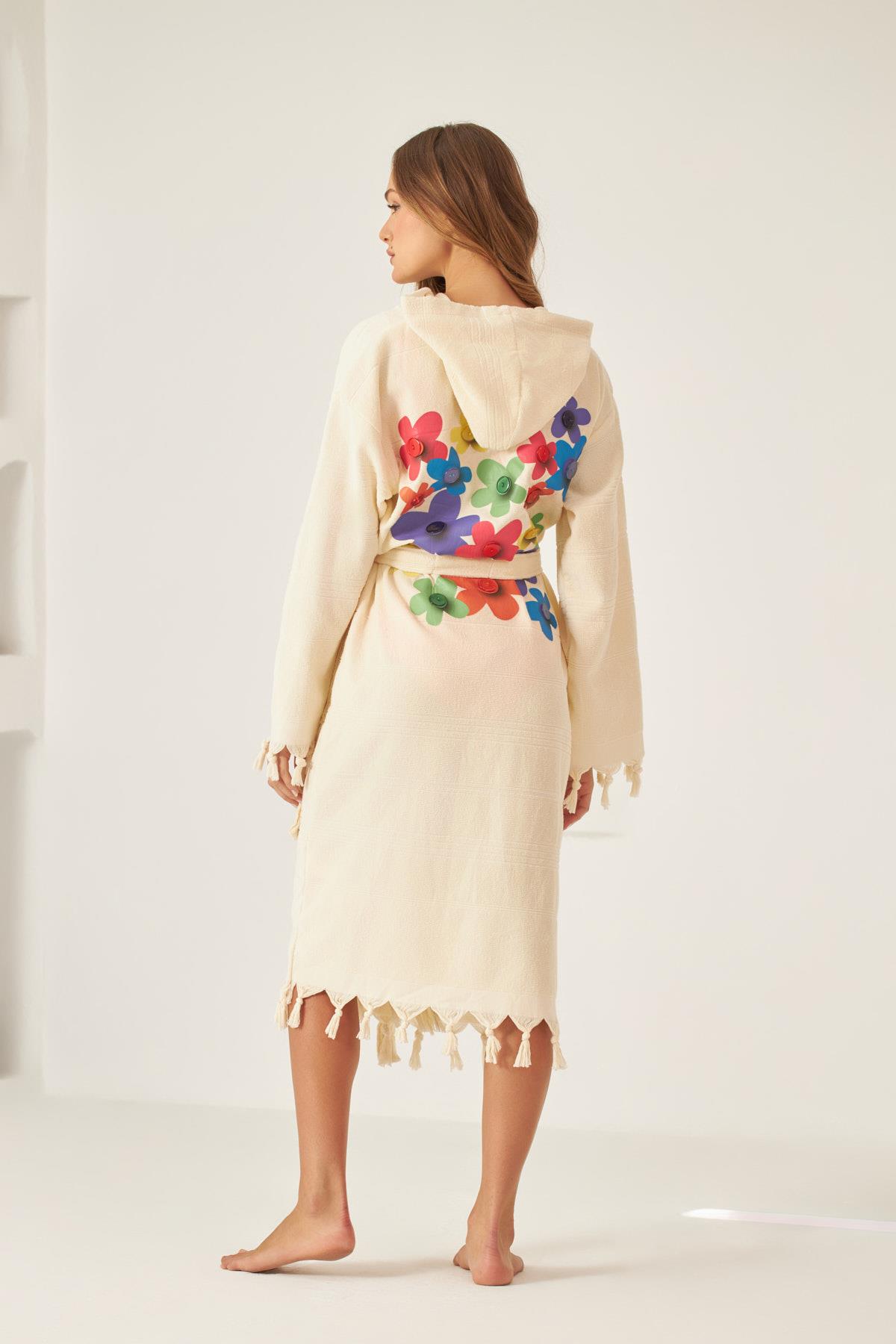 Kadın Ekru Renkli Sırtı Çiçek Desenli Peştemal Bornoz