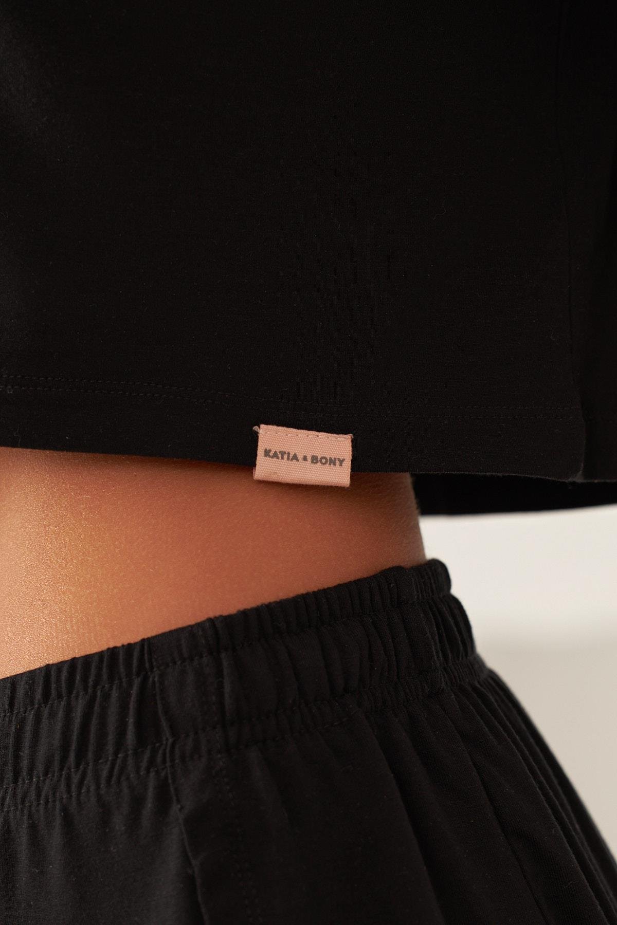 Womens Black Color Luxury Short Sleeve T-shirt