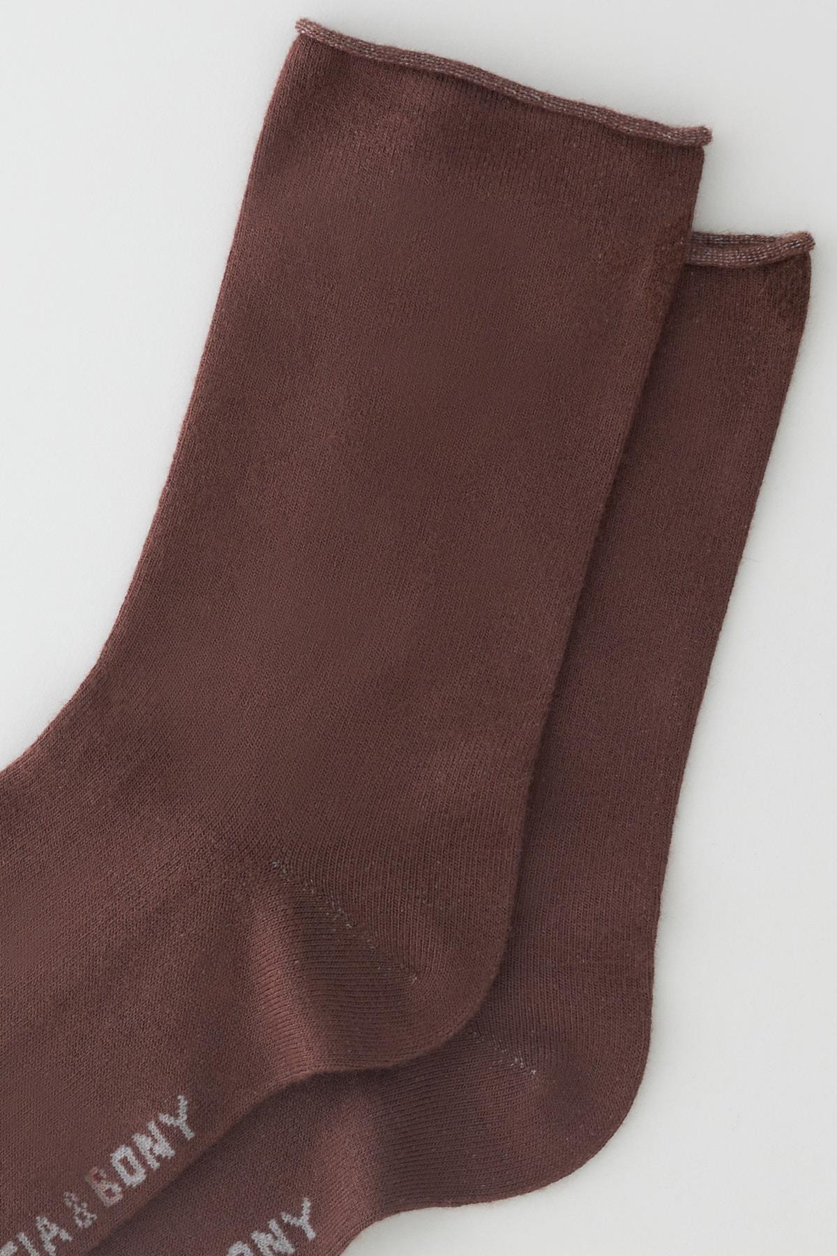 Kadın Kahverengi Renkli Lastiksiz Modal Kumaş İnce Soket Çorap
