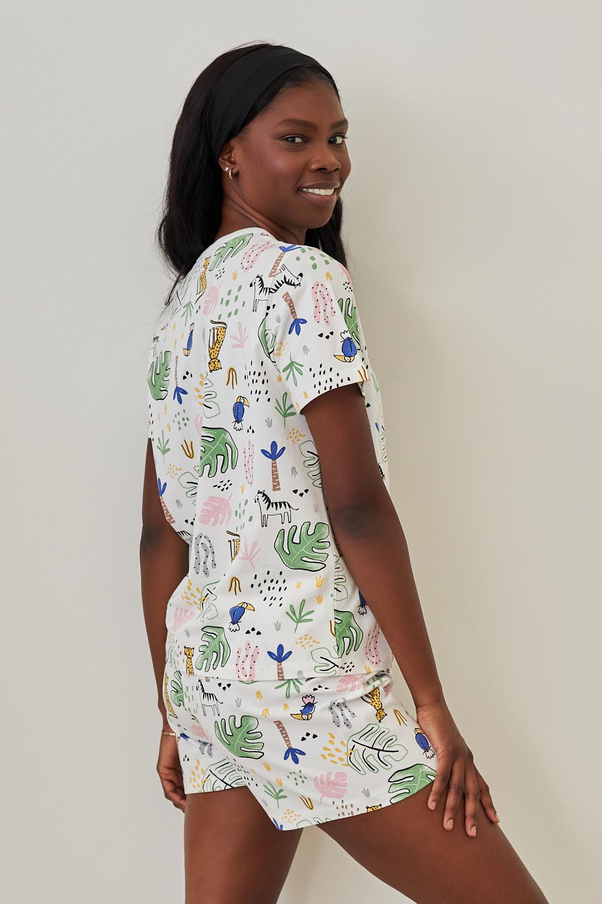Kadın Safari Desenli Şortlu Pijama Takımı Ekru