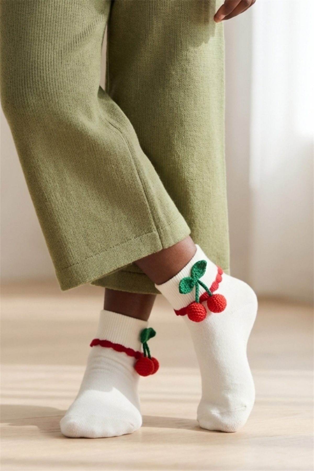 Kiraz Desenli Taban Altı Baskılı Beyaz Çocuk Step Çorap