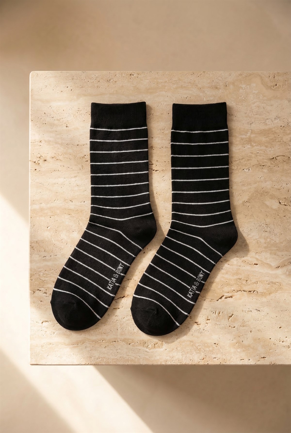 Kadın Çizgili Siyah Soket Çorap 