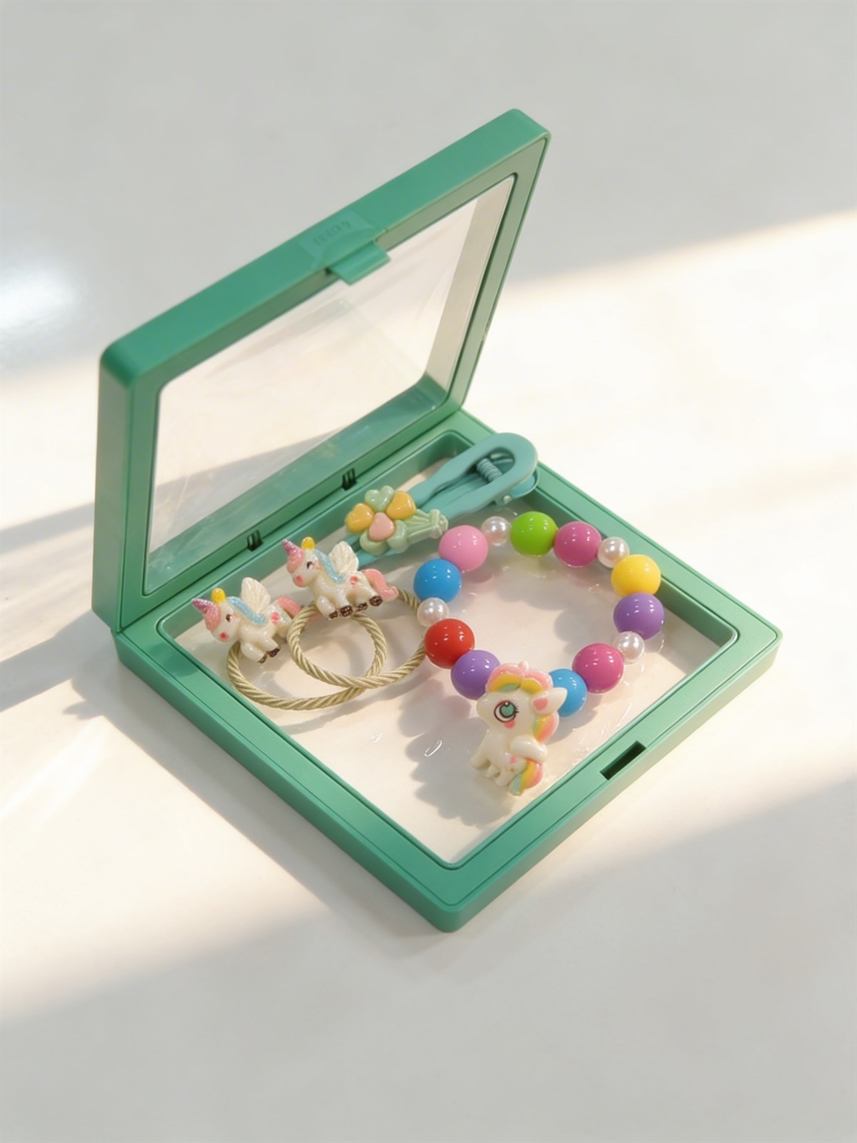 Kız Çocuk 4lü Renkli Unicornlu PLastik Kutulu Toka Bileklik  Seti Yeşil