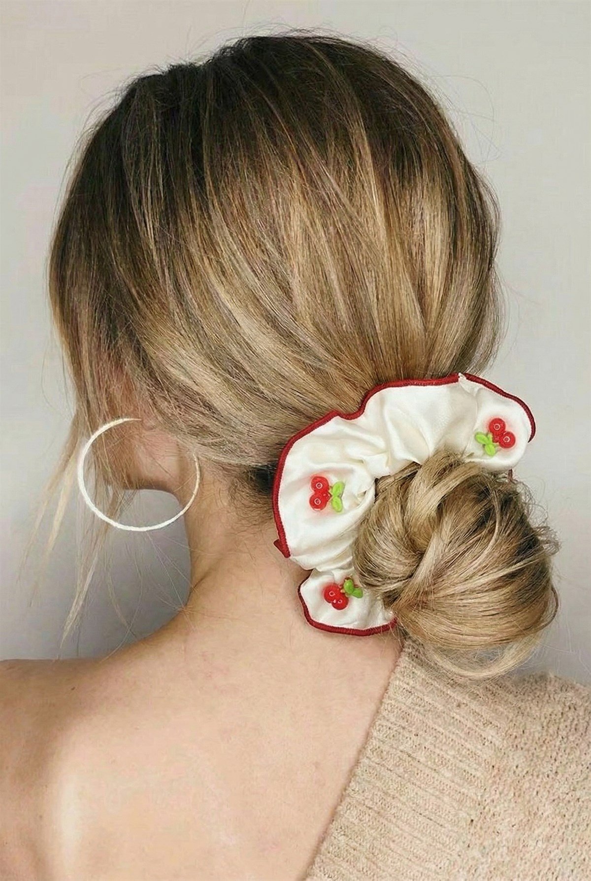 Satin Ecru Elastic Buckle With Cherry Accessories