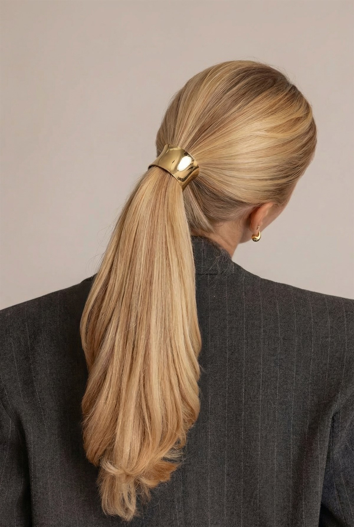 Gold Metal Detailed Rubber Fastening Buckle