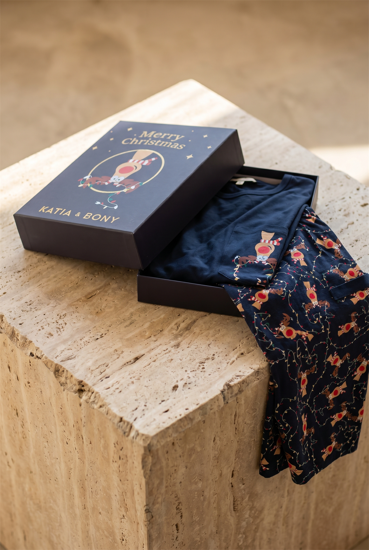 Erkek Geyik Desenli Kutulu Yılbaşı Pijama Takımı Lacivert