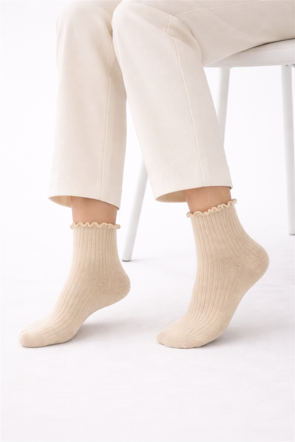 Kadın Açık Kahverengi Bileği Fırfırlı Soket Çorap