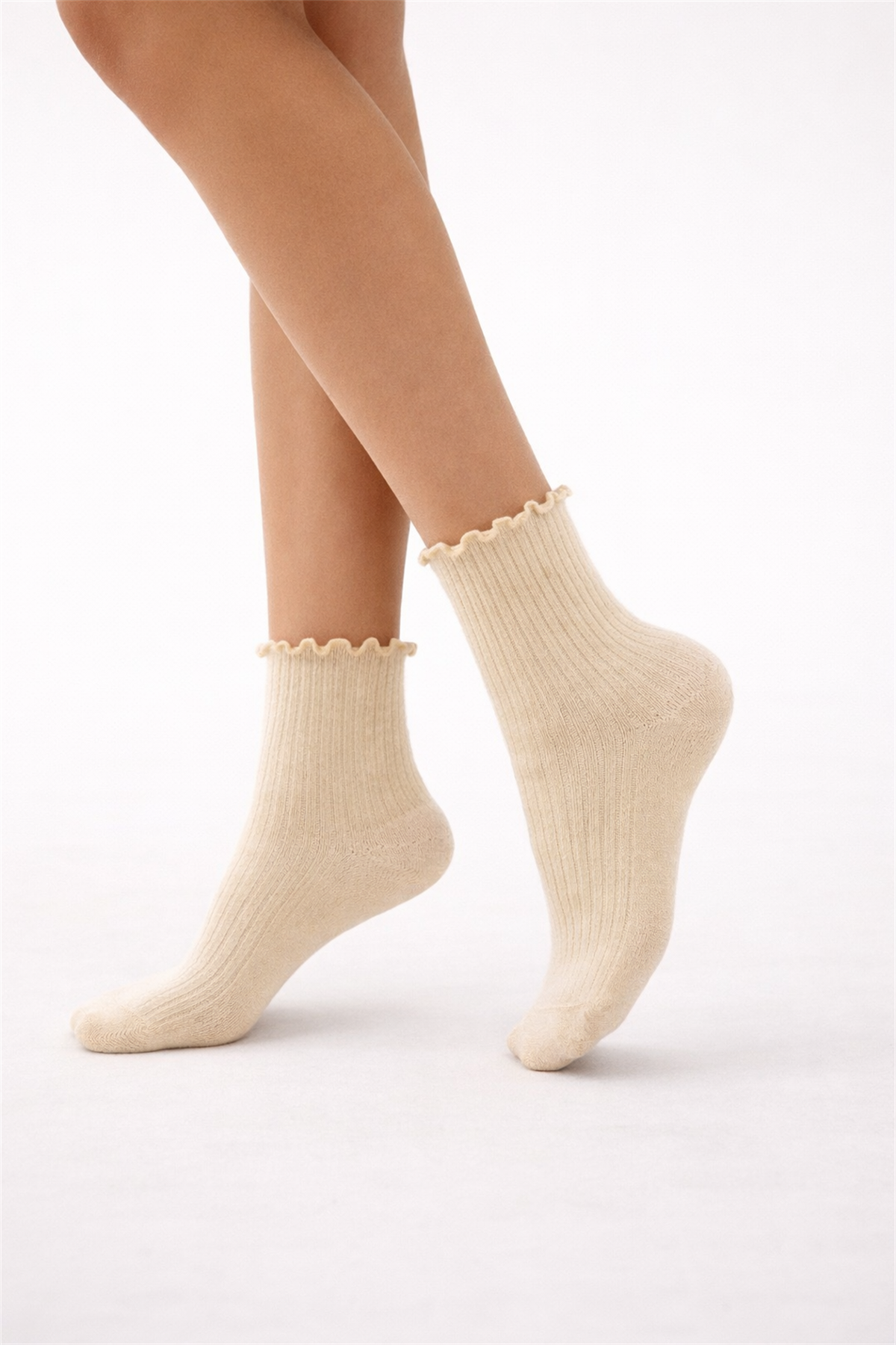 Kadın Açık Kahverengi Bileği Fırfırlı Soket Çorap