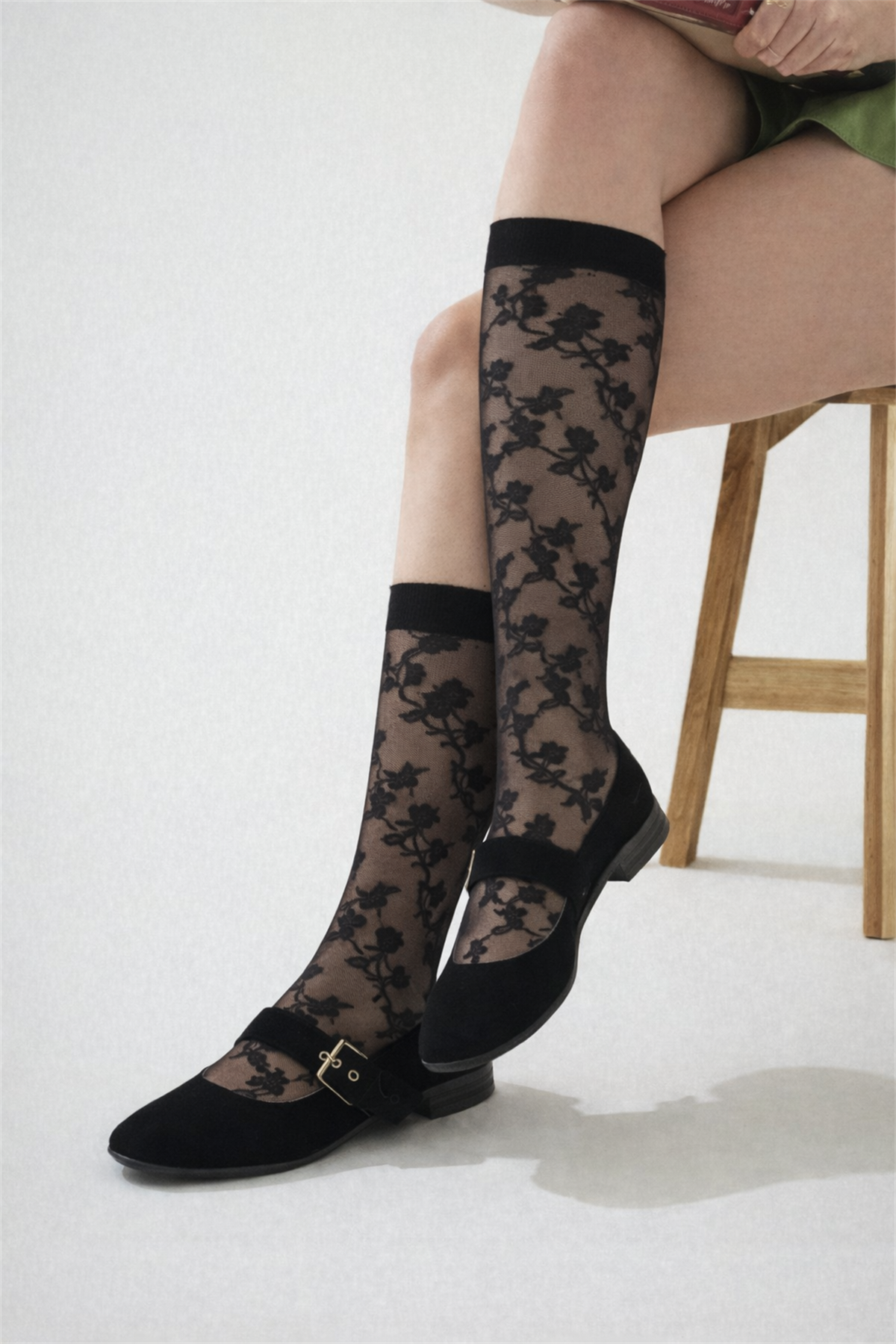 Kadın Gül Desenli İnce Soket Çorap Siyah