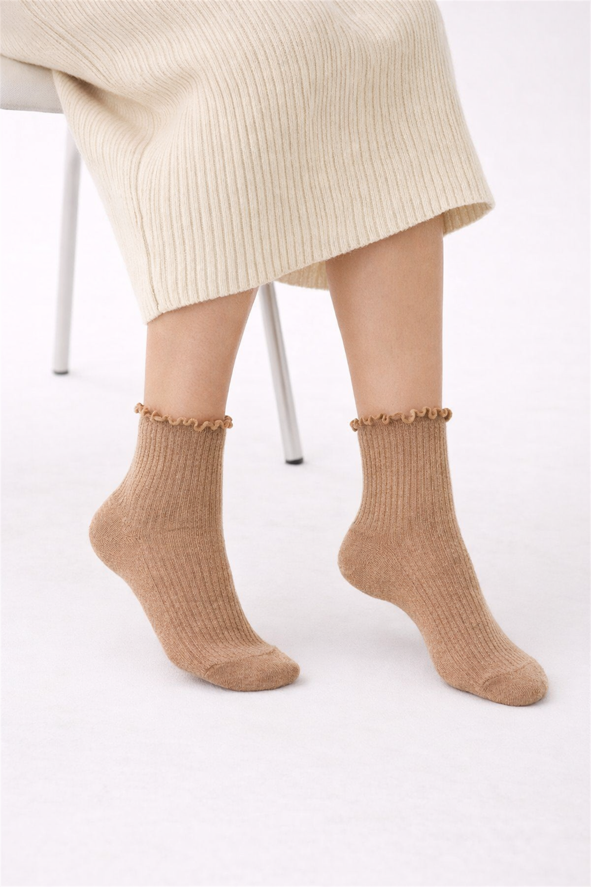 Kadın Kahverengi Bileği Fırfırlı Soket Çorap