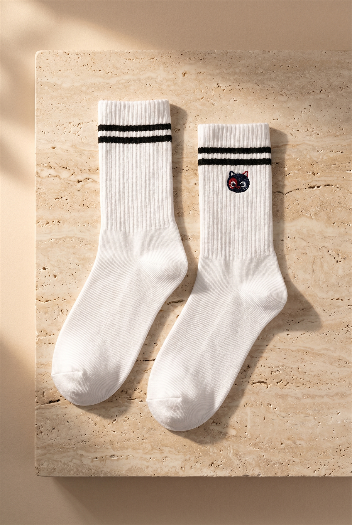 Kadın Kedi Nakışlı Soket Çorap Beyaz