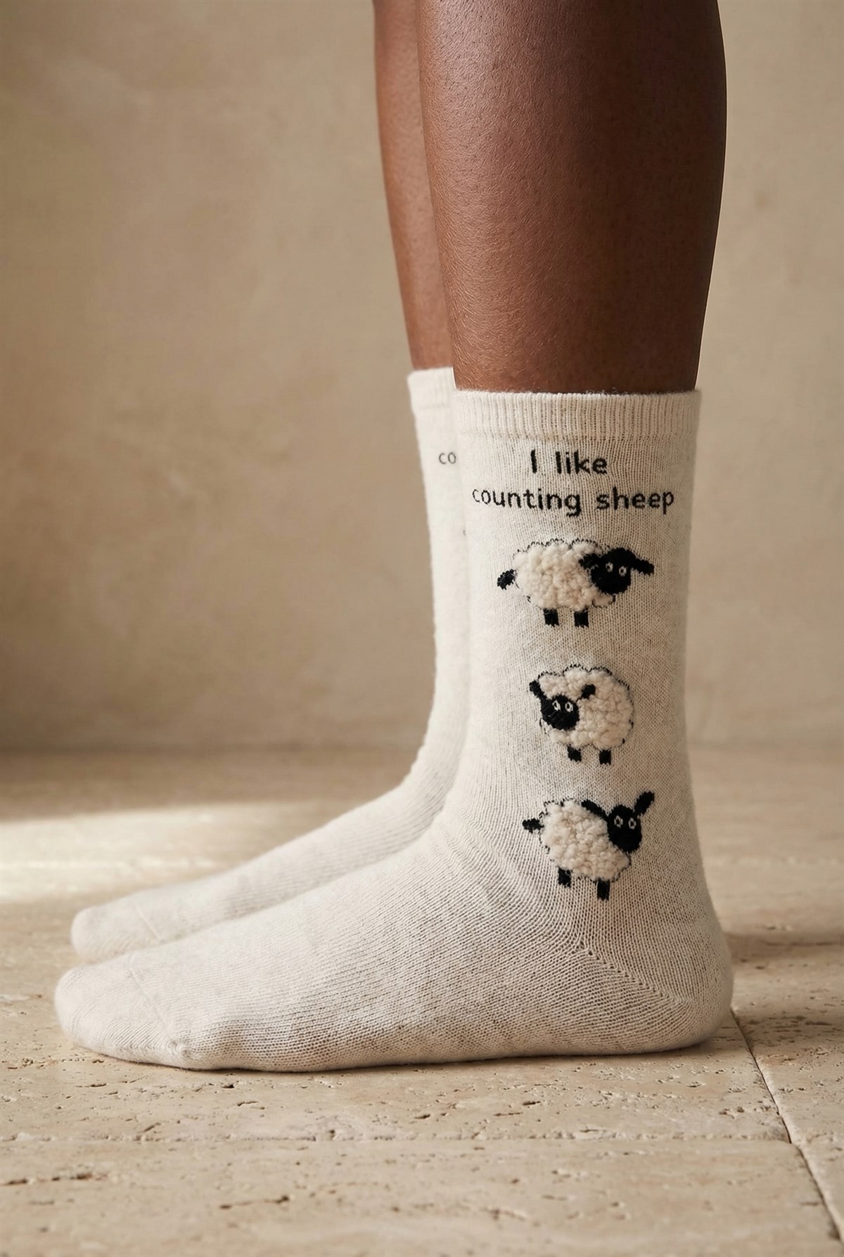 Kadın Kuzu Baskılı Soket Çorap Ekru 