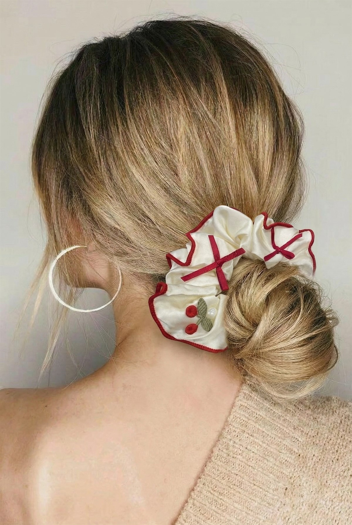 Cherry Pearl Detailed Satin Ecru Elastic Buckle