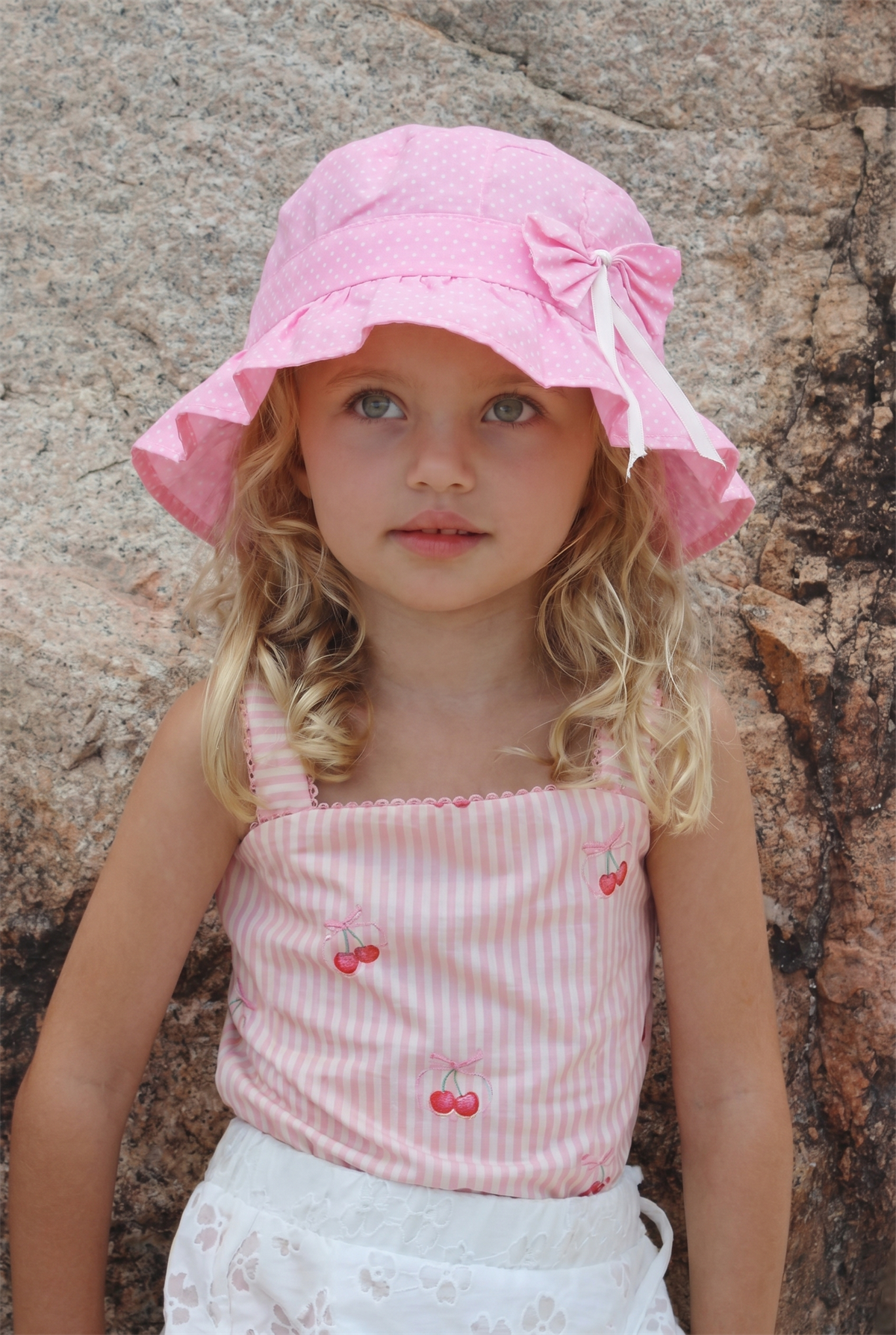 Pembe Puantiyeli Şapka