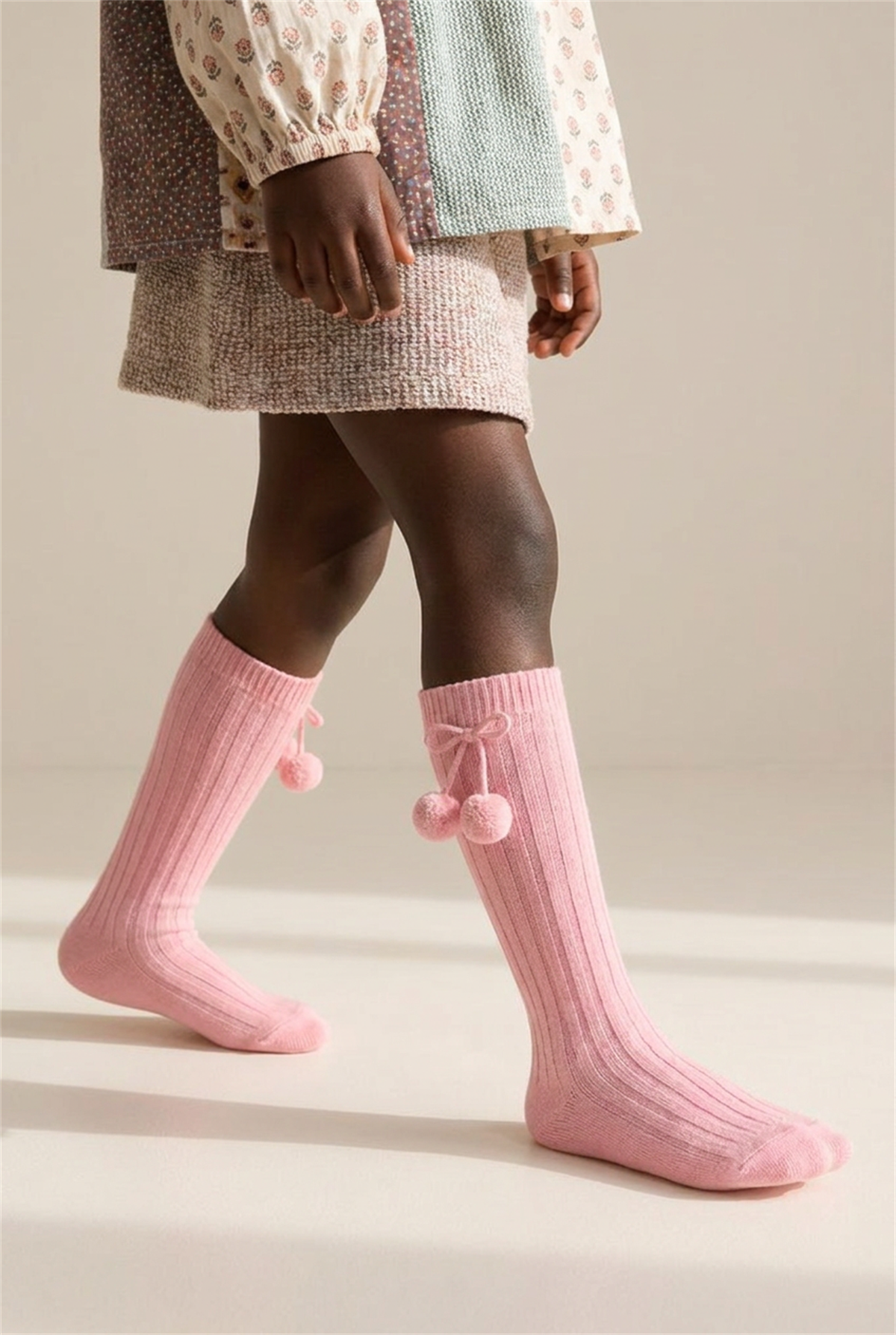 Kız Çocuk Ponponlu Dizaltı Çorap Pembe
