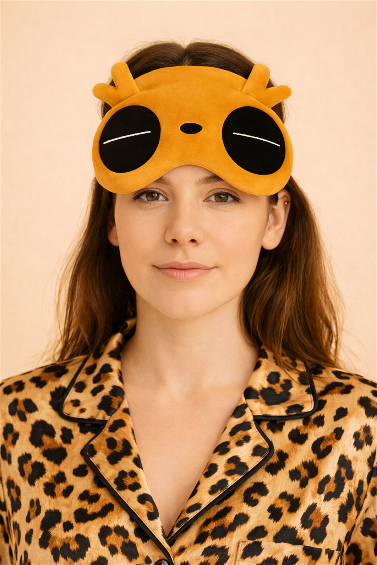 Kulak Aksesuarlı Göz Bandı