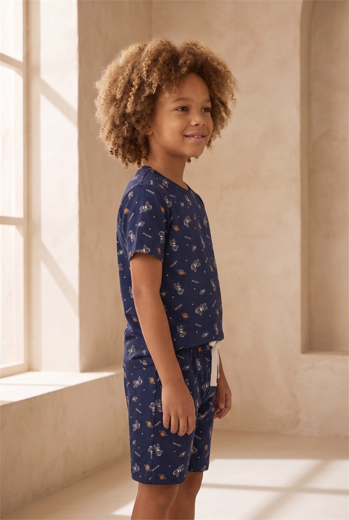 Uzay Desenli Çocuk Şortlu Pijama Takımı
