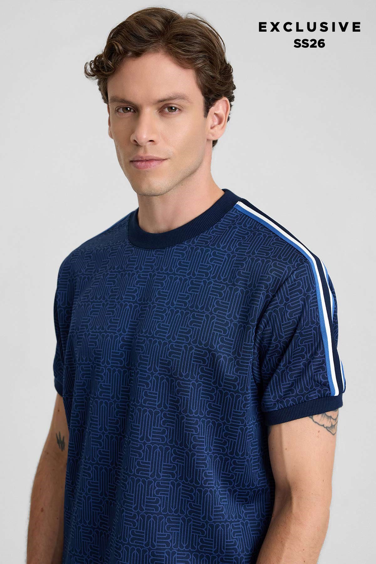 Mısırlı Erkek Jakarlı İnterlok  Monogram Desenli Tiktak Detaylı SLIM FIT T-shirt Lacivert