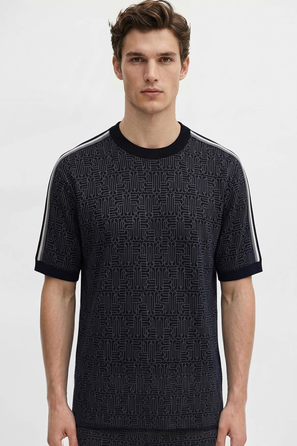 Mısırlı Erkek Jakarlı İnterlok  Monogram Desenli Tiktak Detaylı SLIM FIT T-shirt Siyah