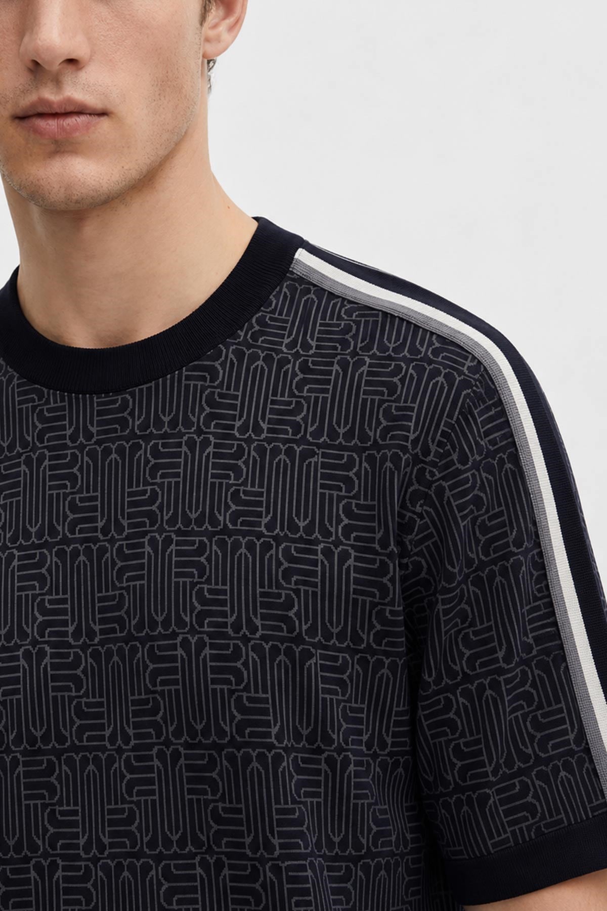 Mısırlı Erkek Jakarlı İnterlok  Monogram Desenli Tiktak Detaylı SLIM FIT T-shirt Siyah