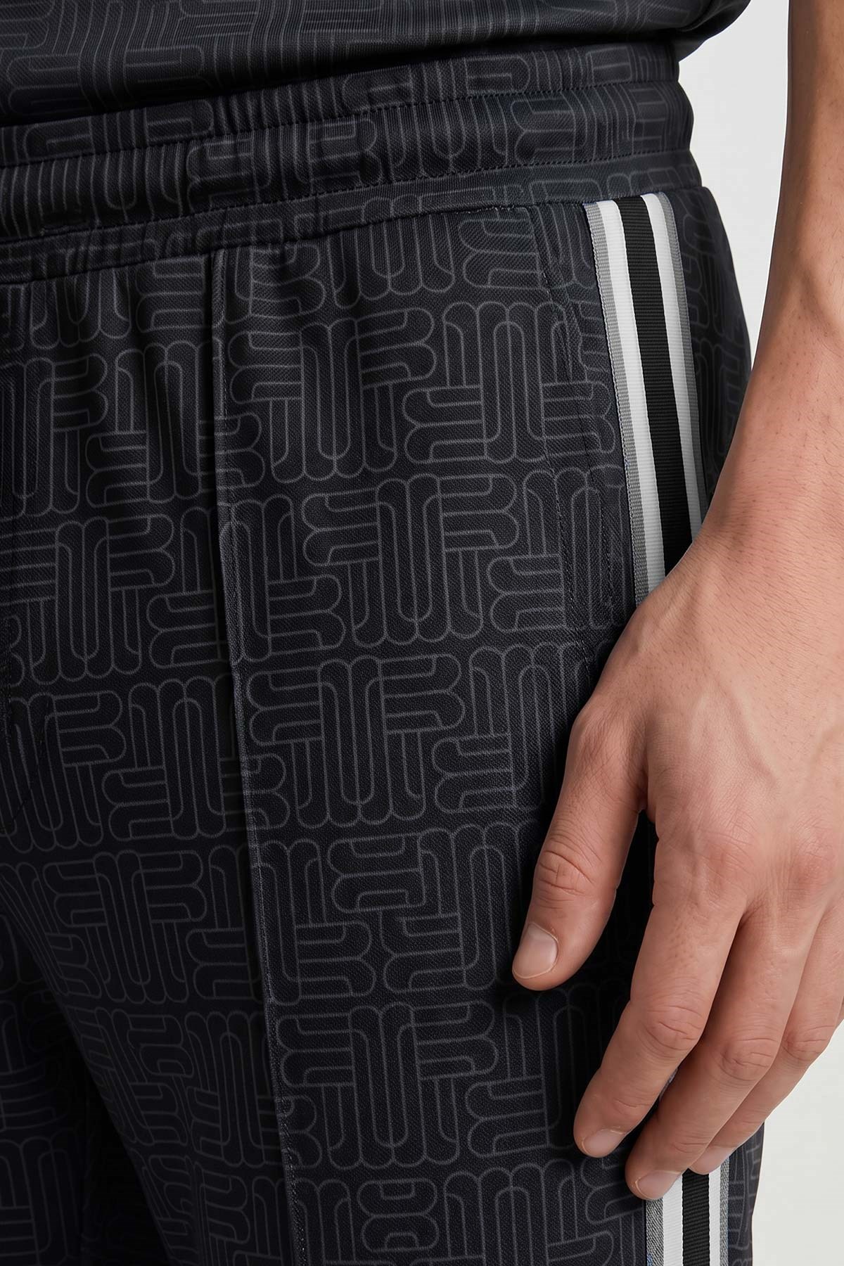 Mısırlı Erkek Jakarlı İnterlok Monogram Desen Tiktak Detaylı Eşofman Siyah
