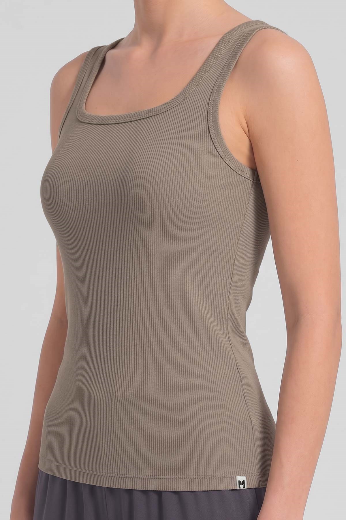 Mısırlı Kadın Kaşkorse Sırtı Kapalı Askılı T-shirt Kum Beji