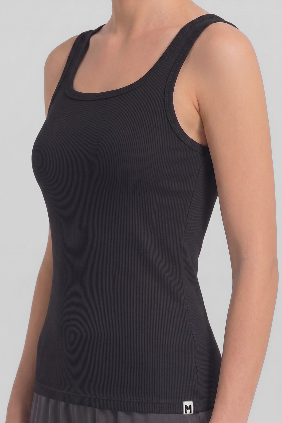 Mısırlı Kadın Kaşkorse Sırtı Kapalı Askılı Tshirt Siyah