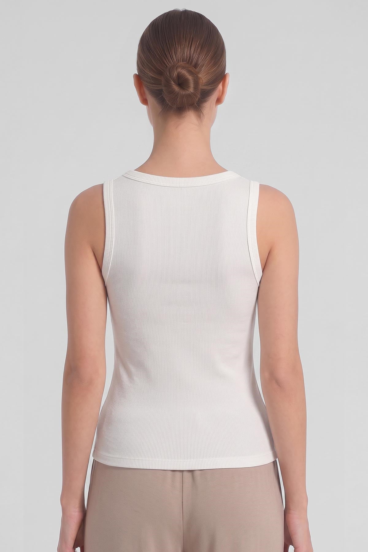 Mısırlı Kadın Kaşkorse V Yaka Tshirt Beyaz