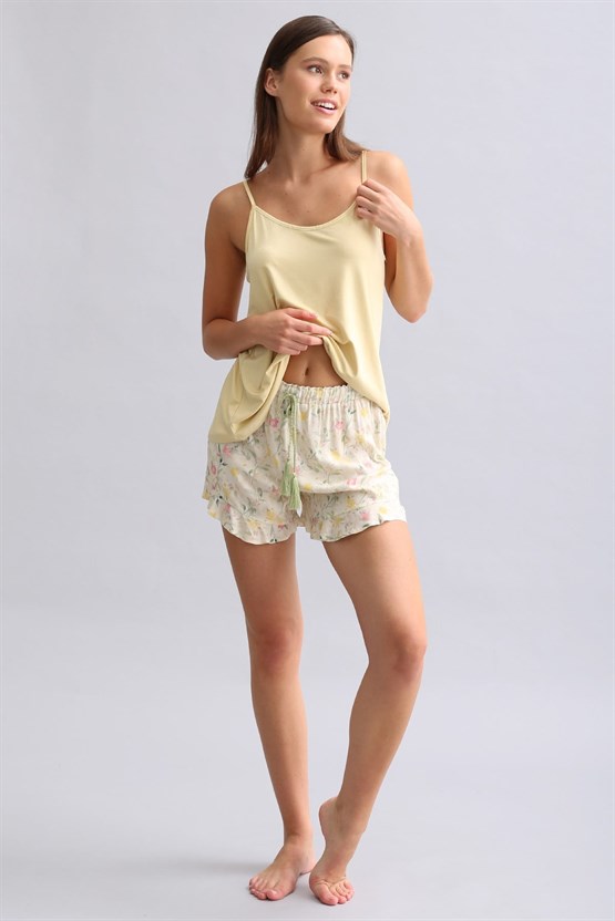 Mısırlı Kadın Dokuma Çiçekli Mini Şort Yeşil