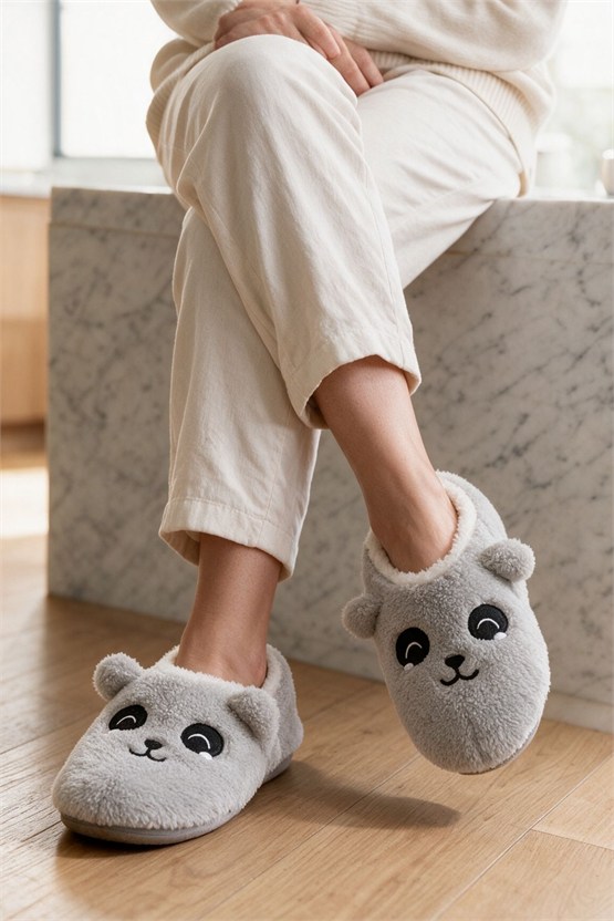 Mısırlı Kadın Panda Figürlü Panduf Açık Gri