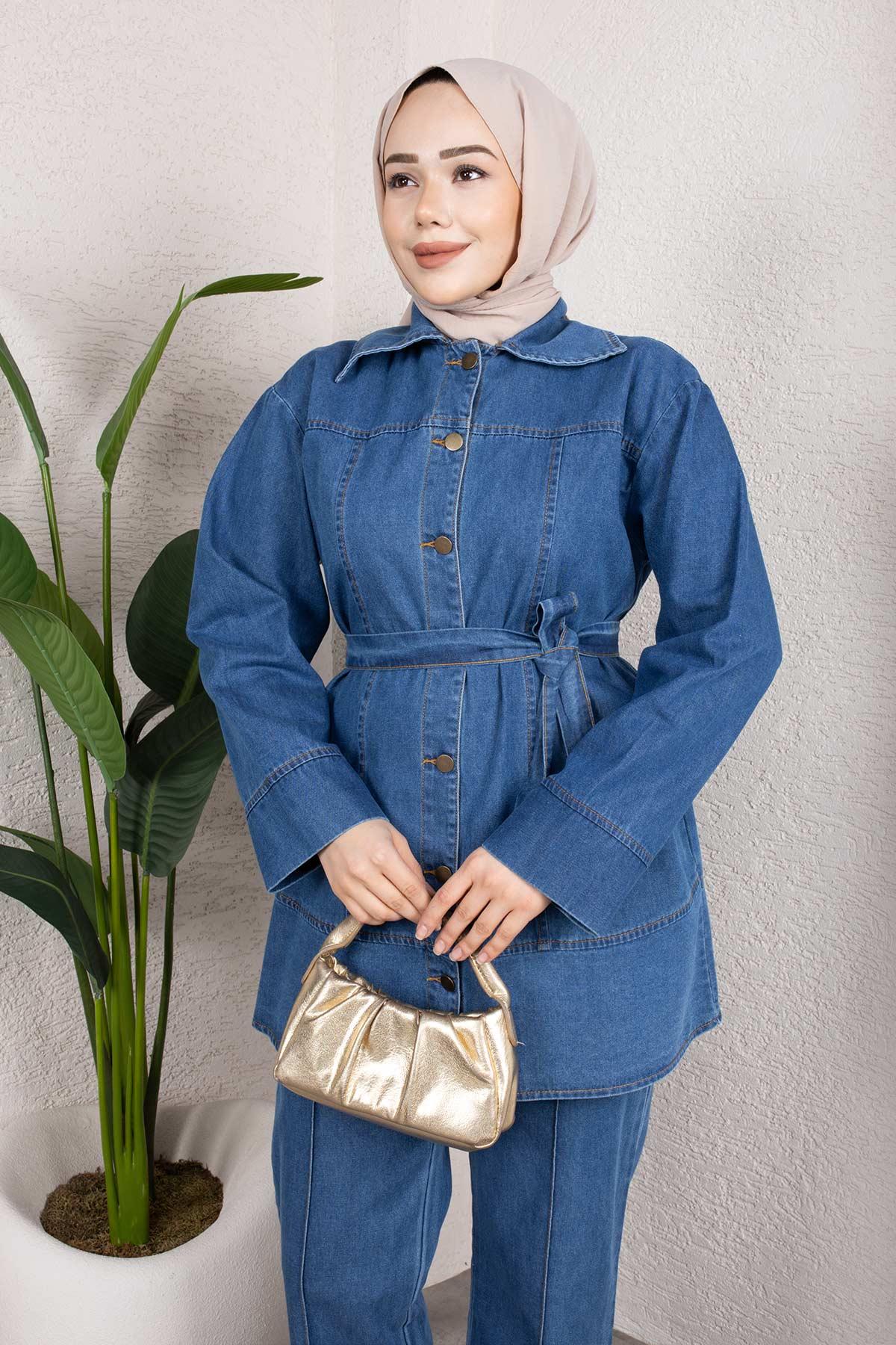 Kuşaklı Düğmeli Denim Takım – Rahat Kesim İkili Kombin Açık Mavi