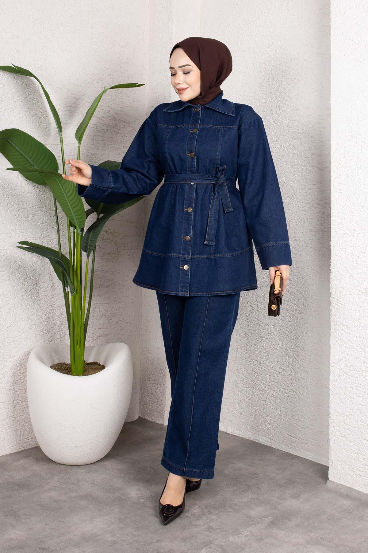 Kuşaklı Düğmeli Denim Takım – Rahat Kesim İkili Kombin Koyu Mavi