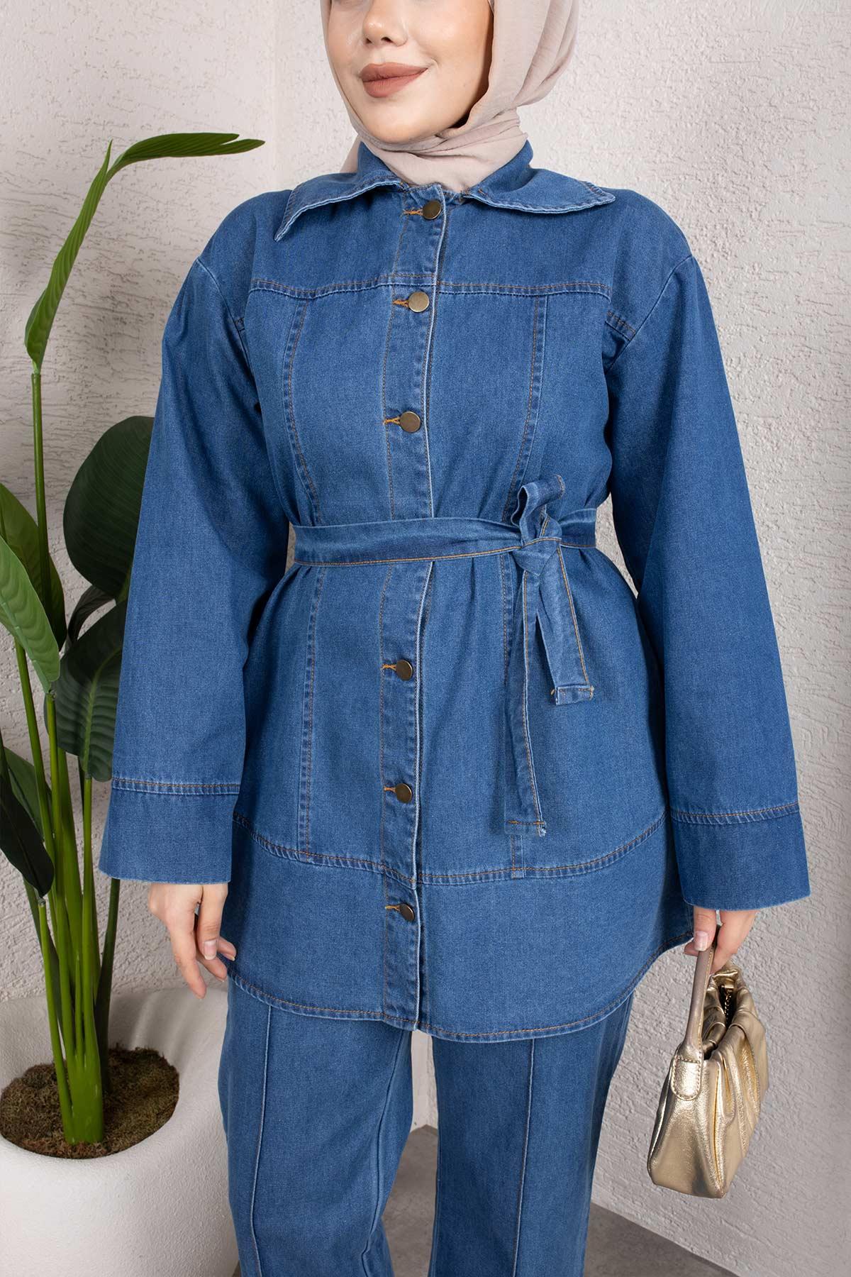 Kuşaklı Düğmeli Denim Takım – Rahat Kesim İkili Kombin Açık Mavi