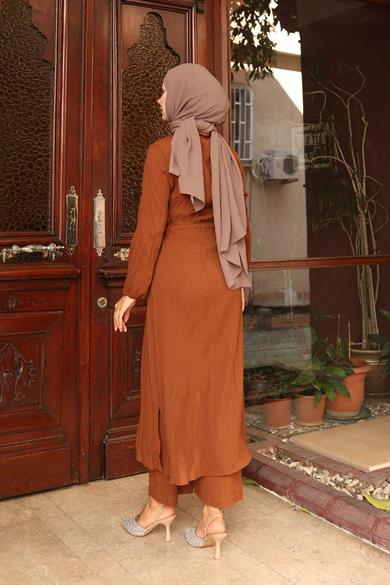 Yırtmaç Detaylı Uzun Takım Kahverengi