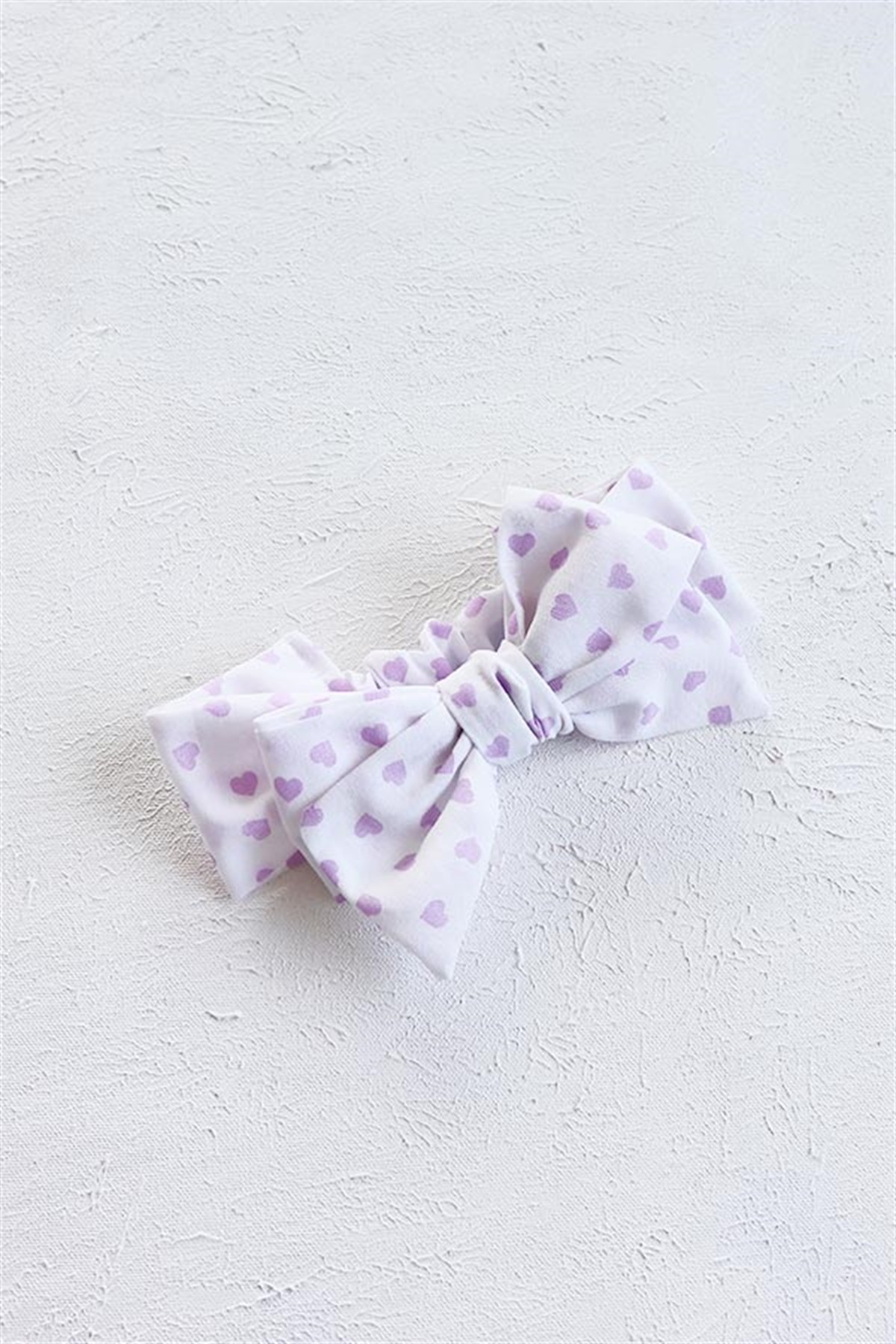 Beyaz Renkli Lila Kalp Desenli Bebek Fiyonk Bandana